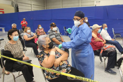 Aplicarán inmunización de refuerzo contra el coronavirus a los adultos mayores de 60 años en Nuevo Laredo