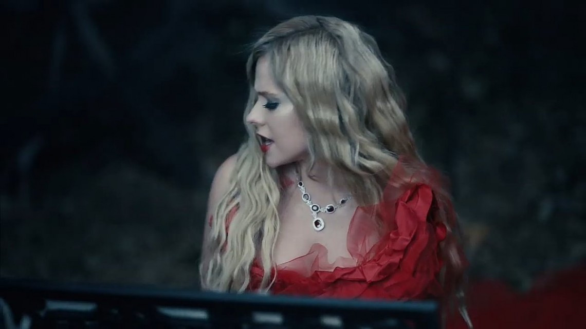 Lanza Avril Lavigne el video de 'I Fell in Love with the Devil'