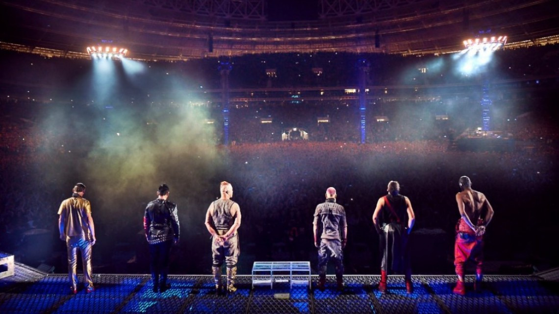 Integrantes de Rammstein se besan durante concierto en Rusia