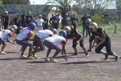 Ex NFL visita a los Broncos de Güémez 
