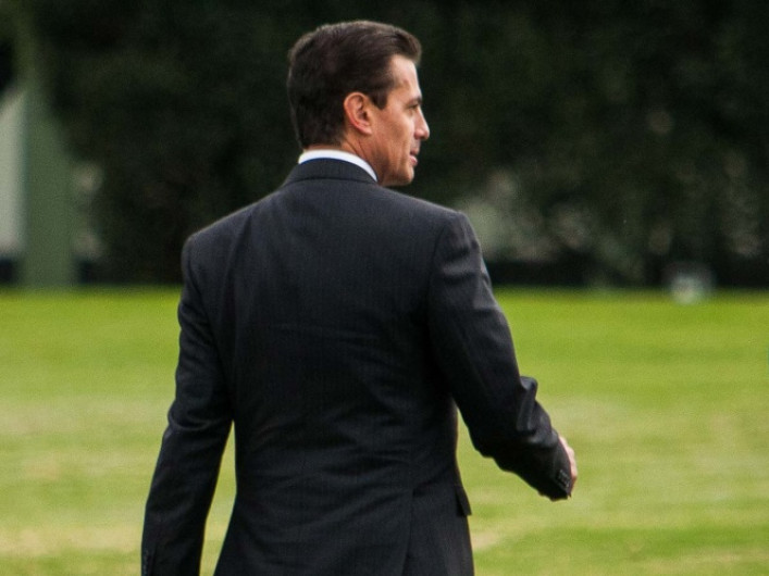 ¡Tremendo besote entre EPN y Tania Ruiz!