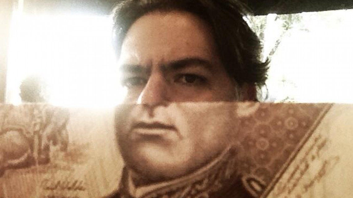 Antonio, el hombre de la máscara de billetes