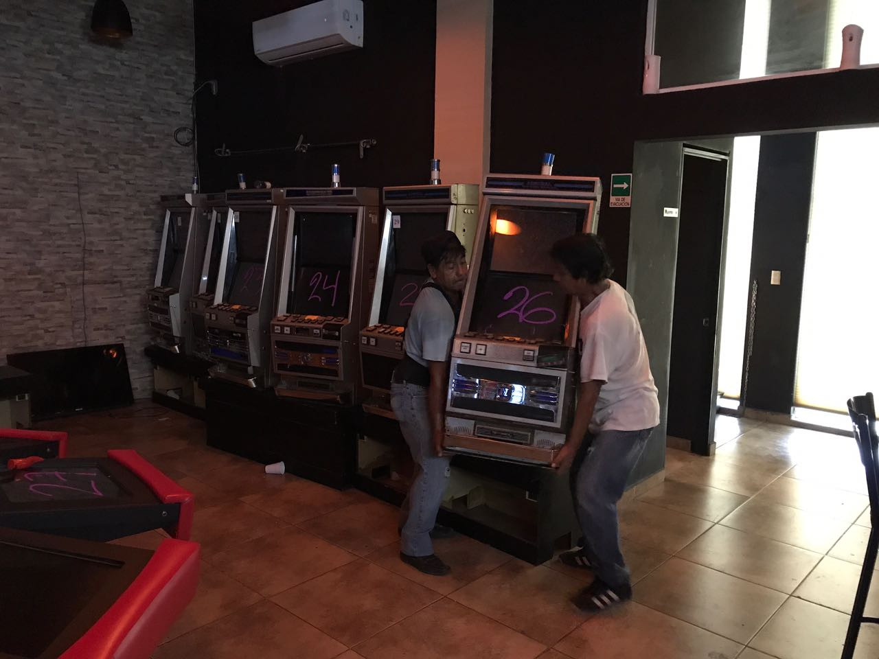 Clausuran casino clandestino con 50 máquinas tragamonedas