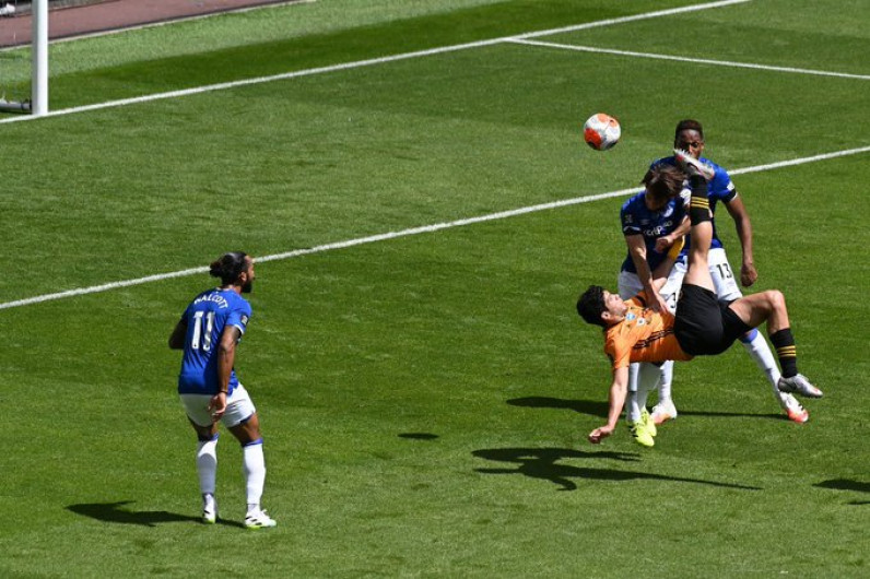 Wolves se impone ante el Everton, con anotación de Raúl Jiménez 