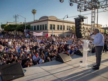 “Carteristas” de credenciales son denunciados por AMLO