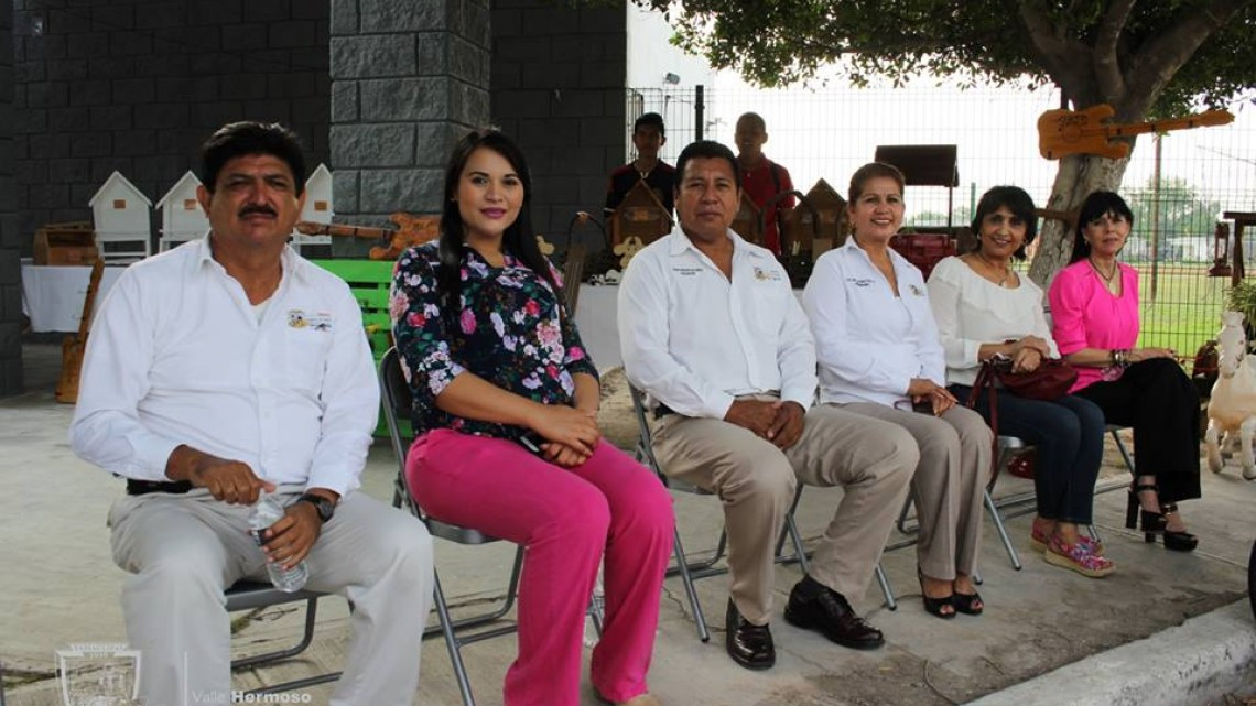 Realizan exposición de trabajos de alumnos del CAM Laboral