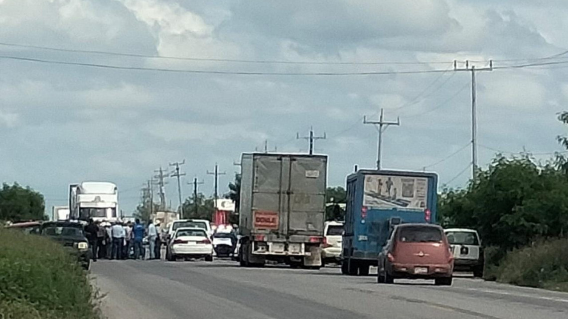 Agricultores tamaulipecos se suman a protesta nacional; bloquean la carretera Victoria–Matamoros
