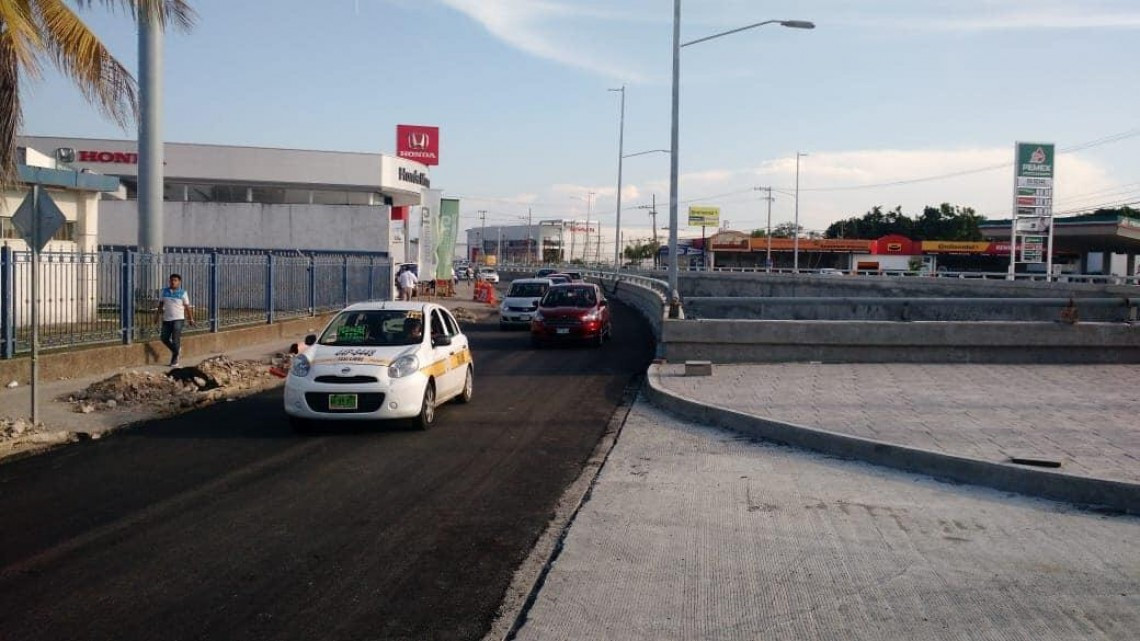Multa a microbuseros que  circulen por paso inferior San Pedro 