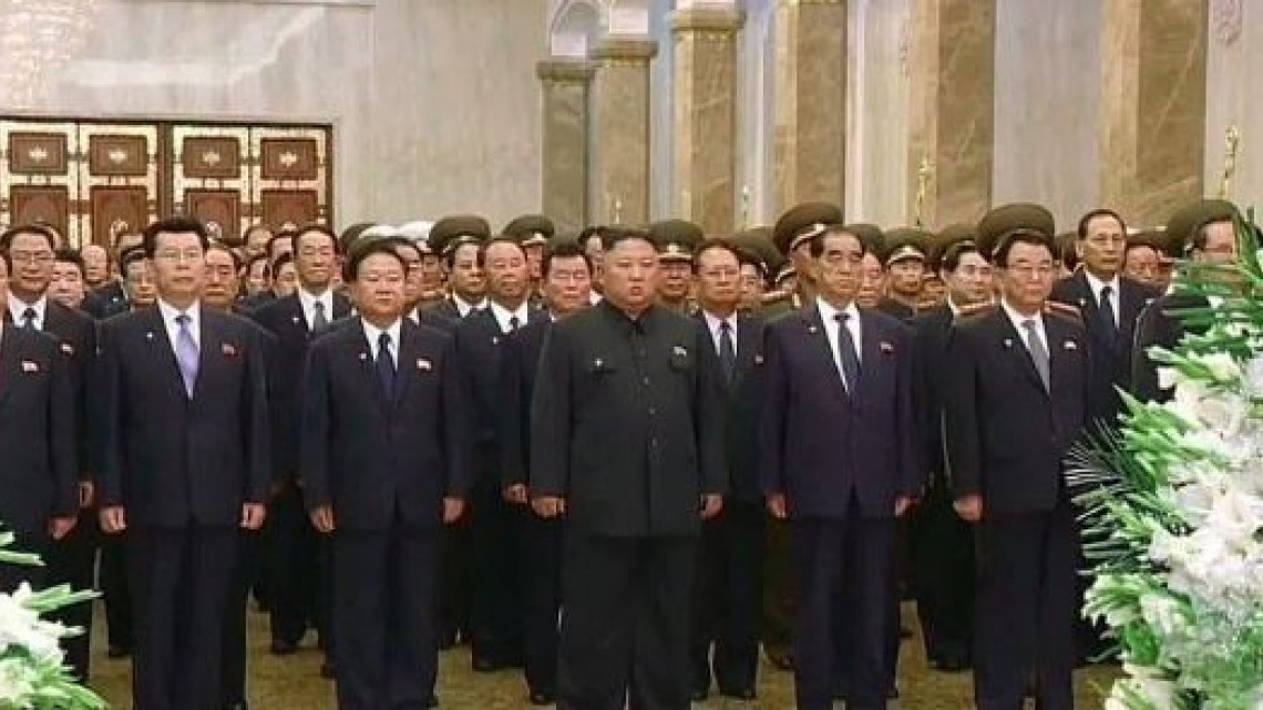 Visita Kim mausoleo por aniversario de muerte del fundador de norcorea
