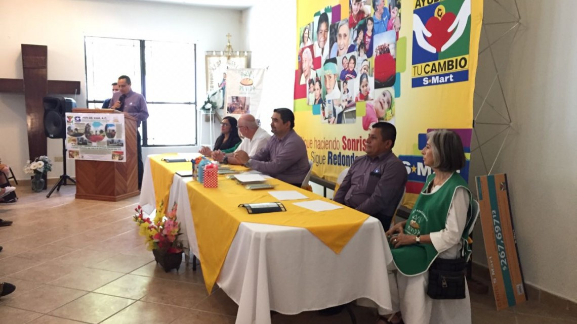 Entrega Smart redondeó a beneficio de asilo de ancianos