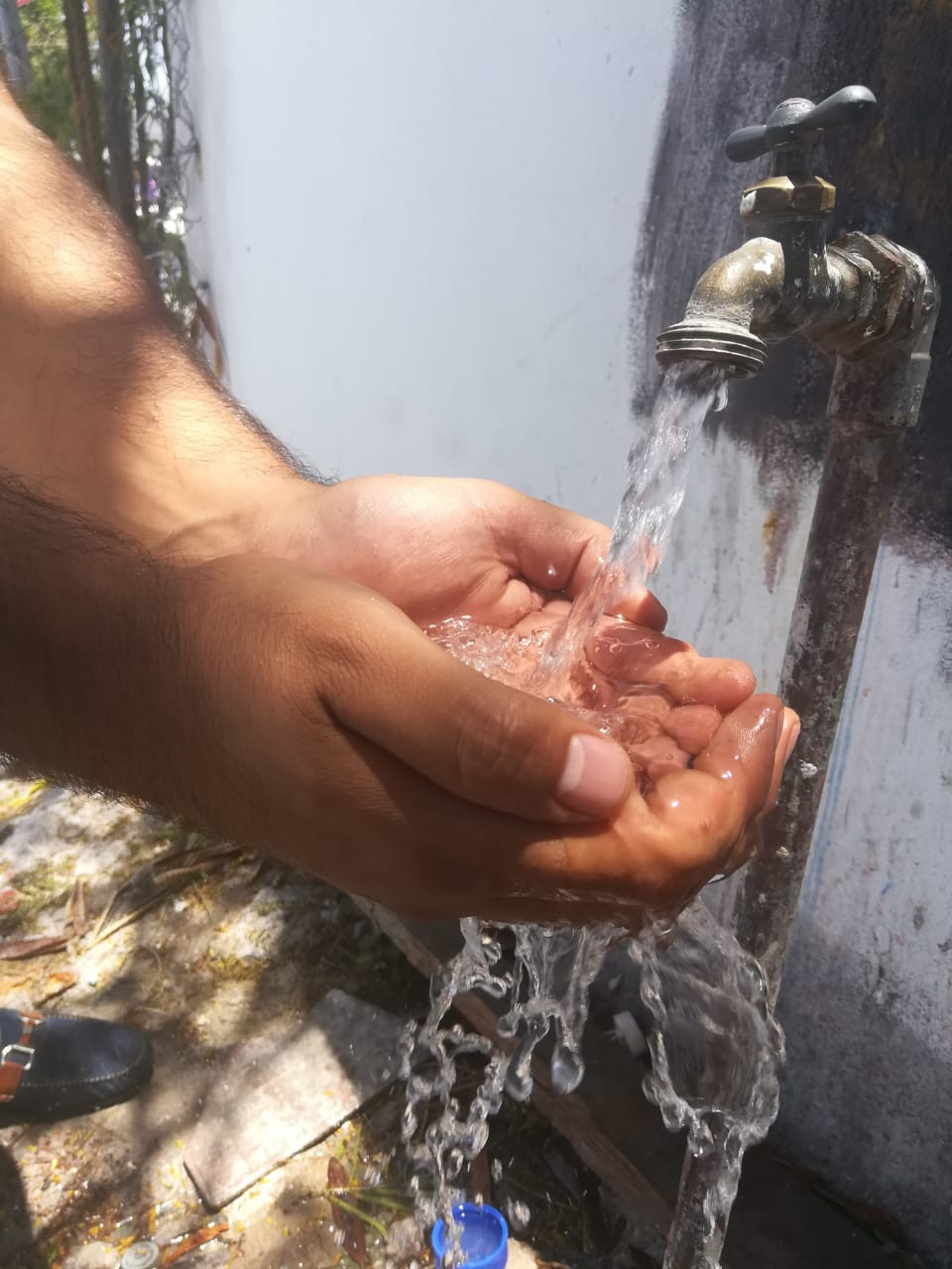 Abasto alternado a cisternas y tanques elevados a colonias de sector Granjas