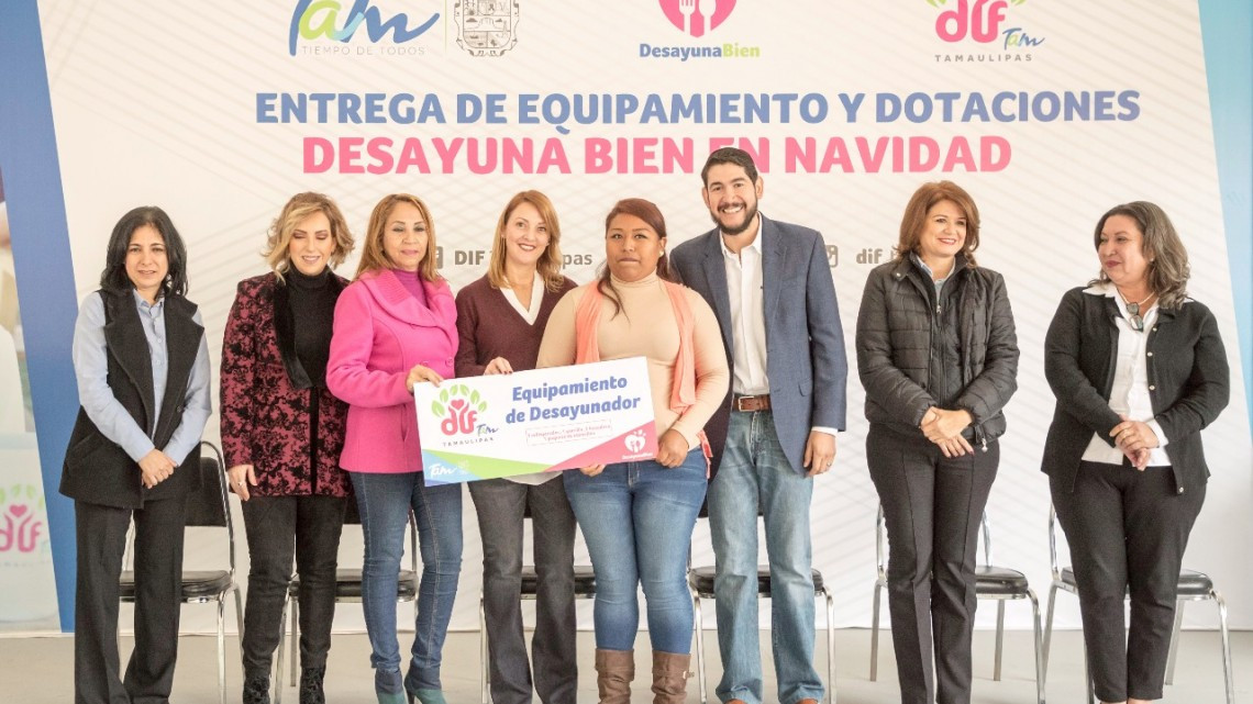 Entrega DIF dotaciones "Desayuna bien en navidad"
