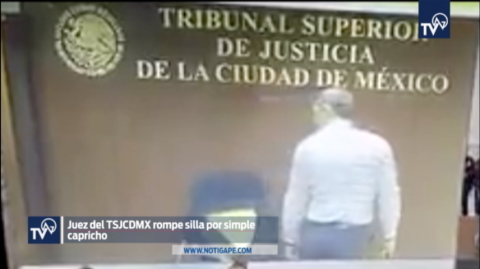 Juez del TSJCDMX rompe silla por un capricho 