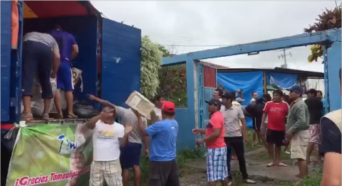 Reciben en Istmo ayuda enviada desde Tamaulipas