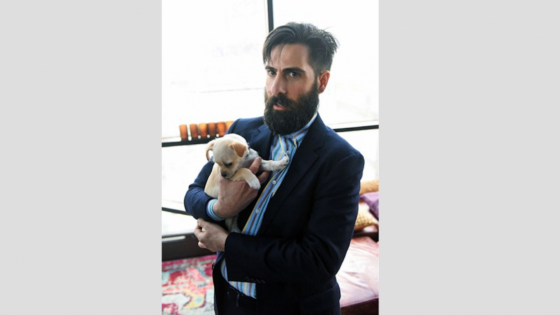 Protagonistas de Isle of dogs posan con cachorritos