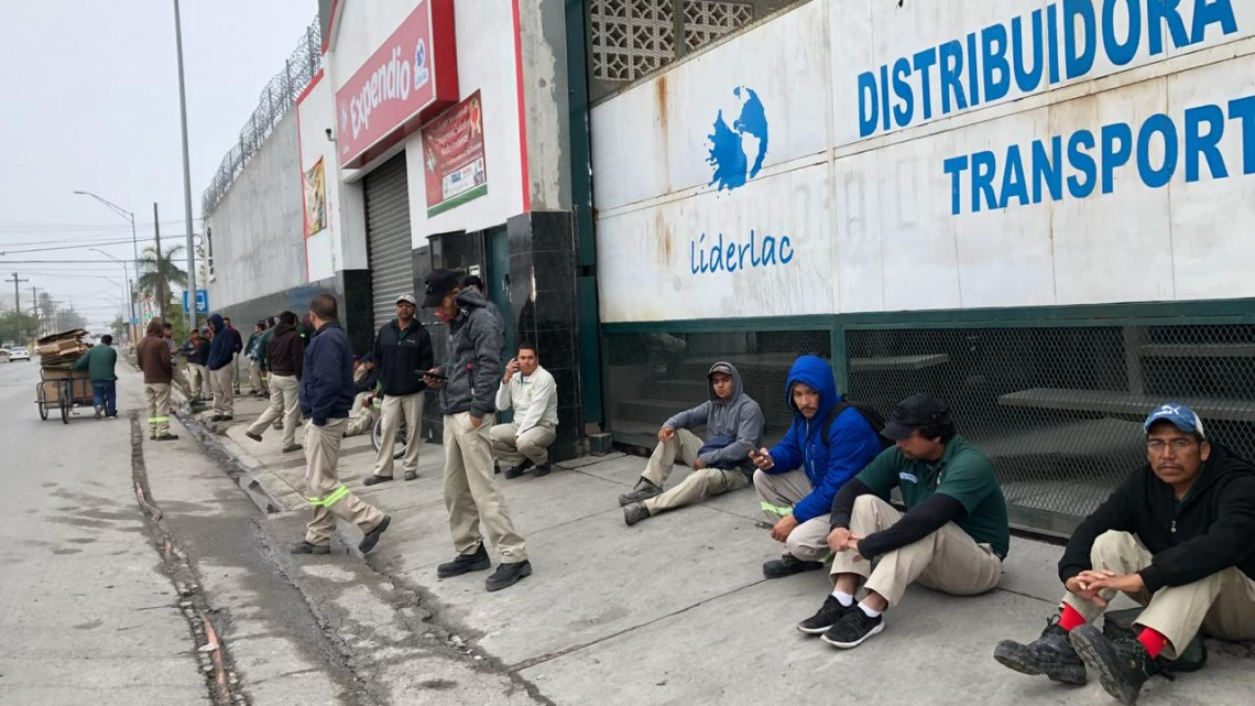 Paran labores 200 trabajadores de la leche Vakita 