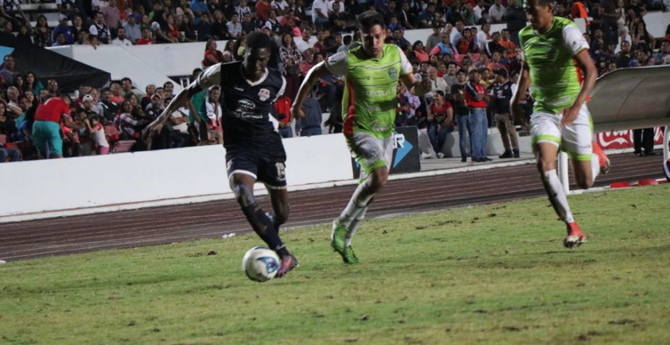 Vestidos y alborotados una vez más      