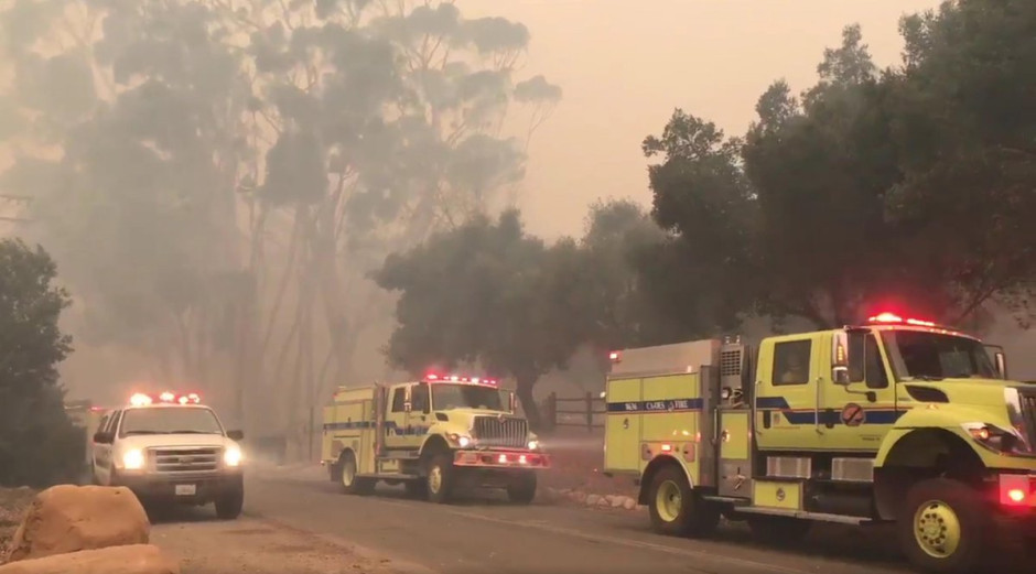 Amplían órdenes de evacuación en California por incendio Thomas  