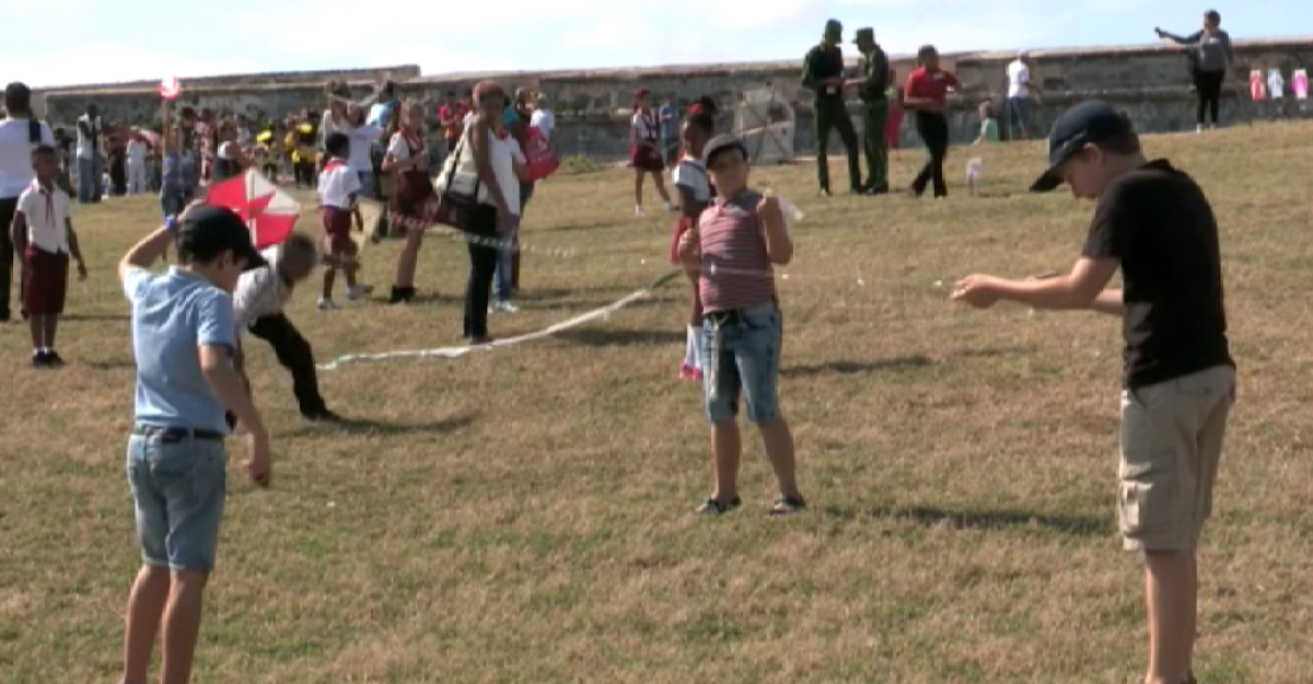 Pequeños cubanos piden fin al embargo estadounidense