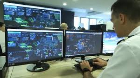 Francia simula ejercicio militar en el espacio