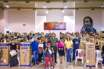 Entregó Carlos Peña Ortiz más Refrigeradores a Familias Damnificadas 