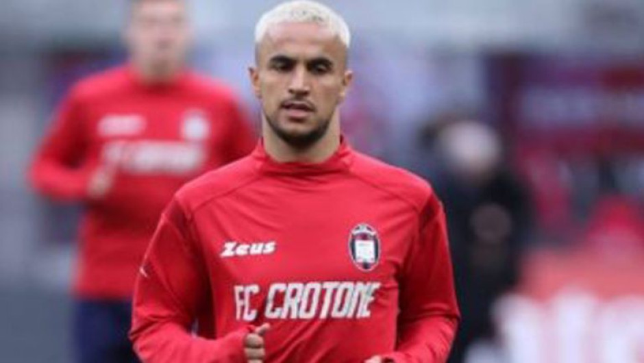 Condenan comentarios racistas contra Adam Ounas