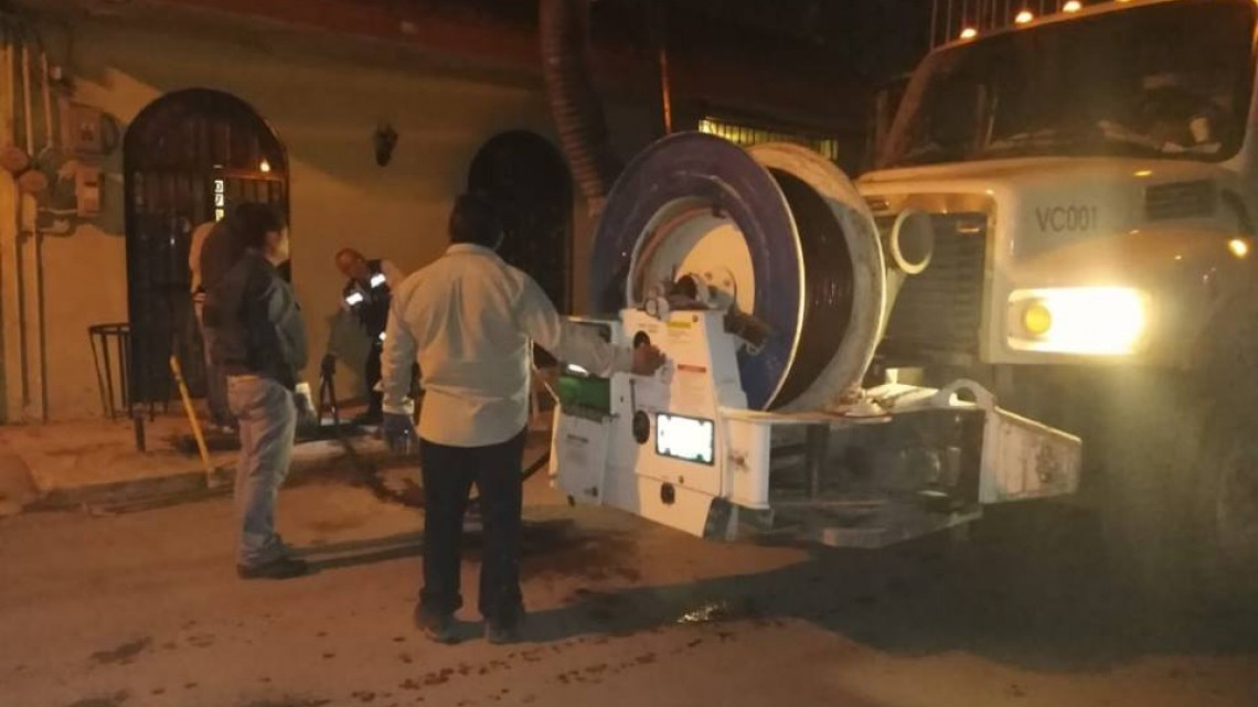 Comapa trabaja con equipo vactor