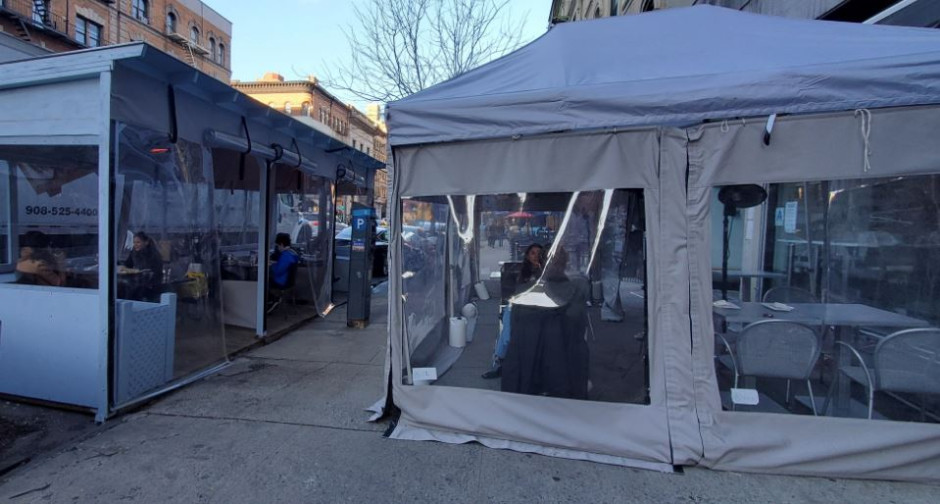  Prohíben de nuevo servicio en interior de restaurantes de Nueva York