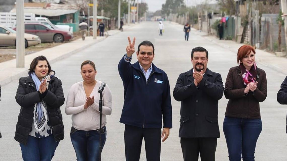 Entrega Alcalde obra de pavimentación