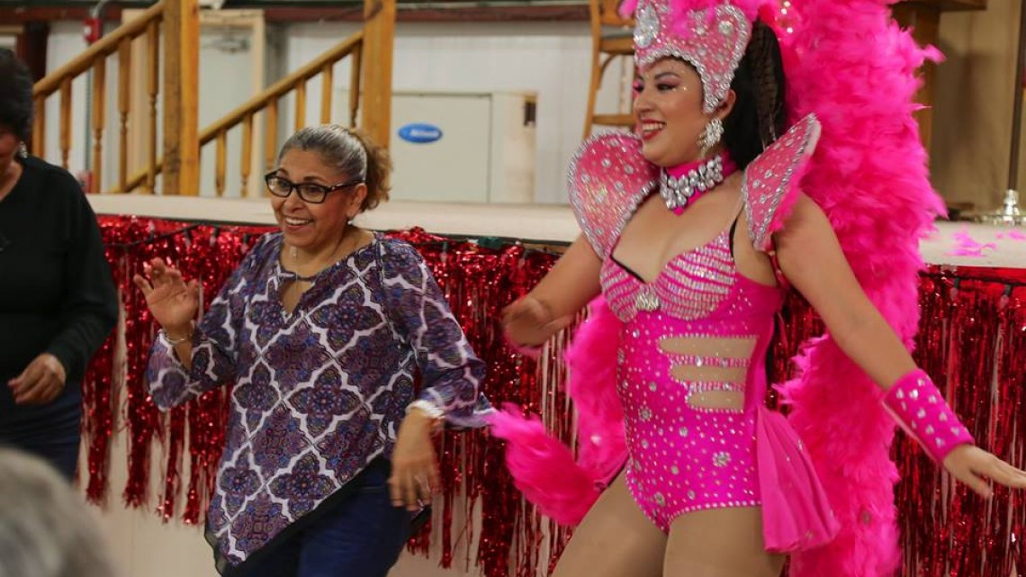 “Winter Texans” reciben con alegría la fiesta del “Carnaval Playa Miramar”