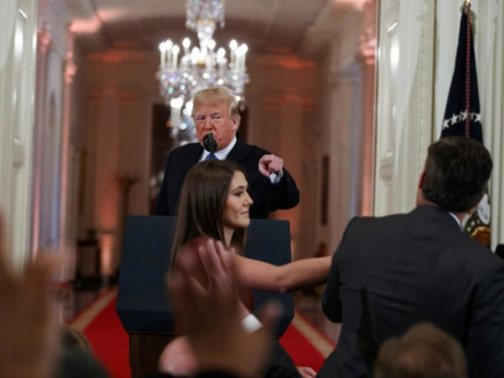 Casa Blanca restituye acreditación a periodista de CNN