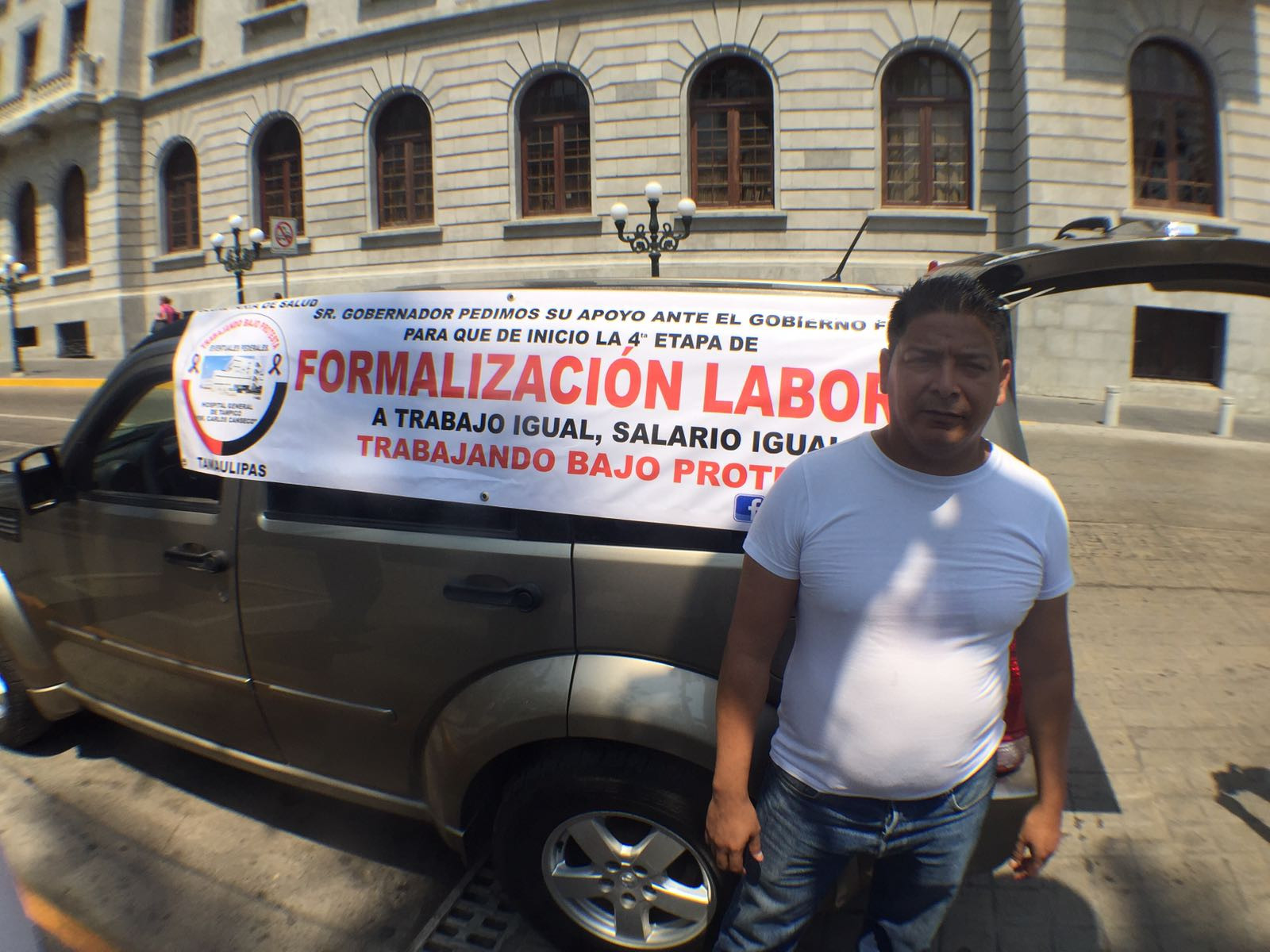 Exigen trabajadores eventuales del Carlos Canseco mejores condiciones de trabajo