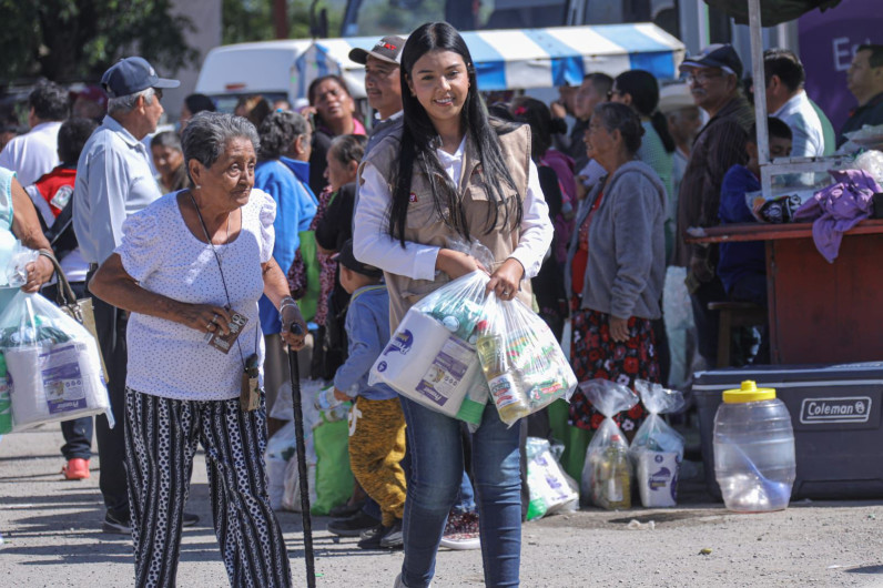 Lleva María de Villarreal apoyos y servicios a las familias de Ocampo
