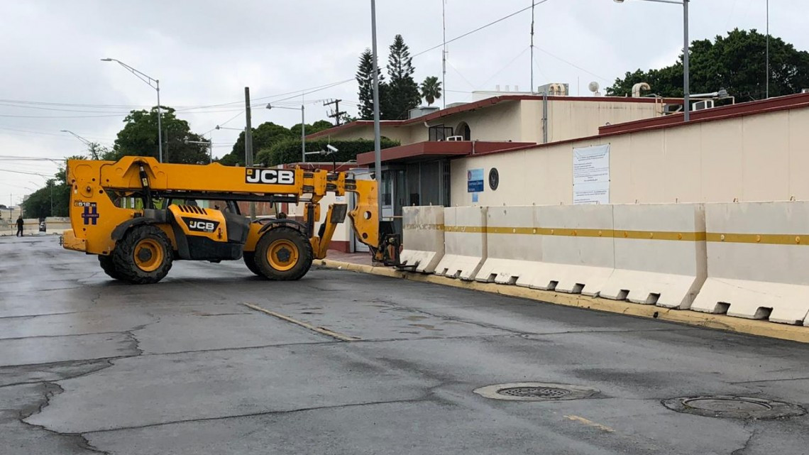 Retiran barricadas de la calle Primera y Azucenas