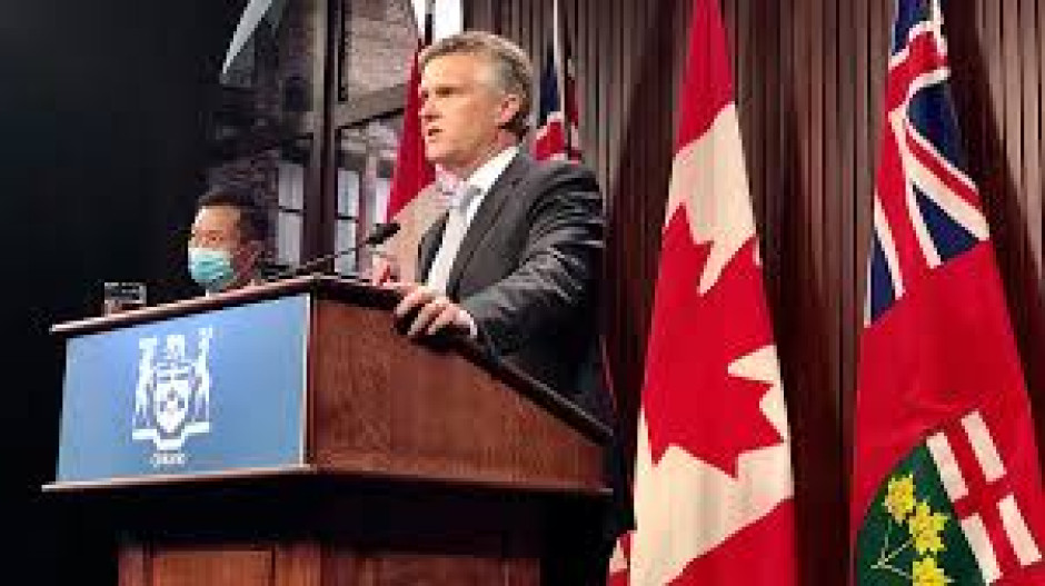 Despiden a funcionarios de Canadá que salieron de vacaciones pese a pandemia