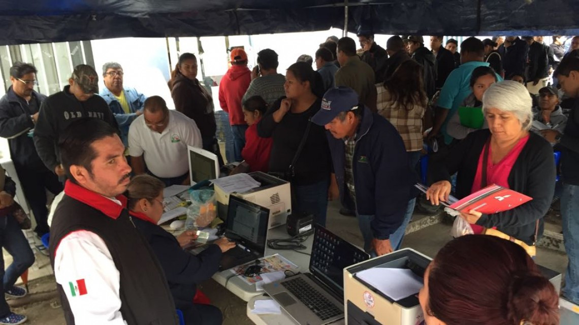 Largas filas en oficina fiscal de contribuyentes