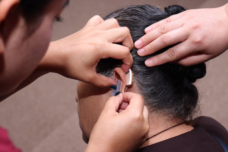 Entregan 204 aparatos auditivos 