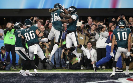 Eagles debutan con triunfo en el KickOff de la NFL