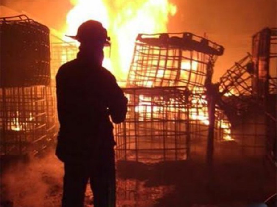 Se incendia bodega de combustible robado en Hidalgo