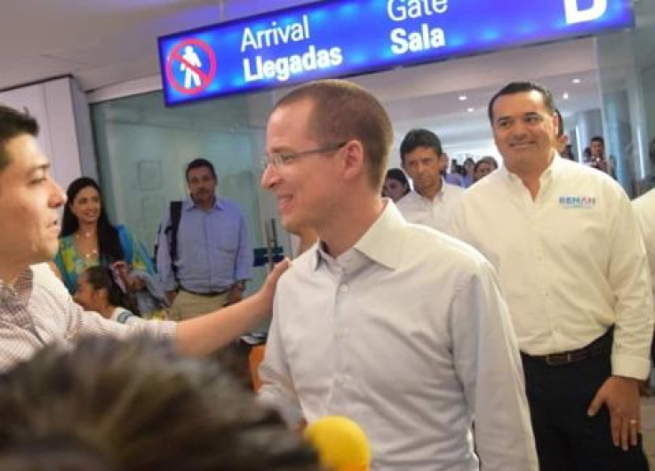 El incómodo viaje de regreso de Anaya tras el debate