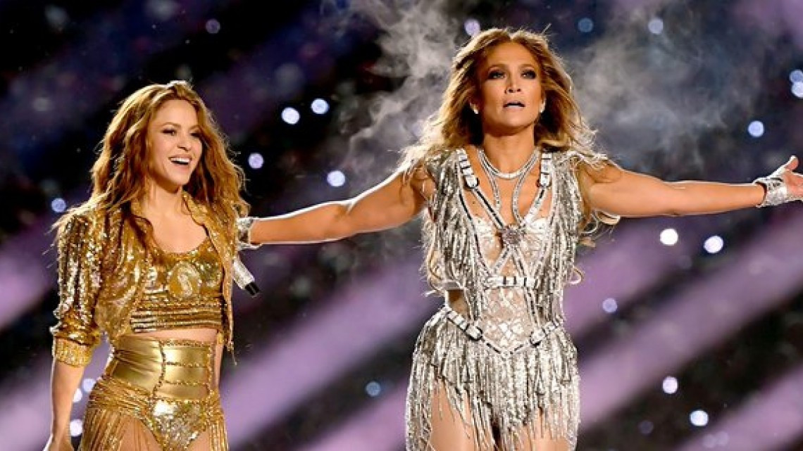 Con ritmo latino, Shakira y JLO encienden el escenario del Medio Tiempo del SB