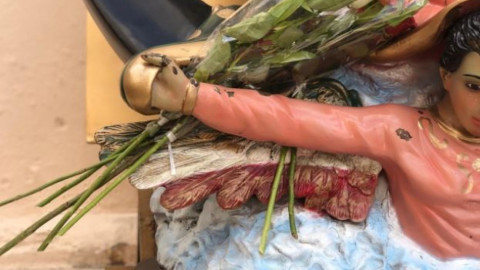 Dañan escultura de la Virgen al exterior de la Parroquia