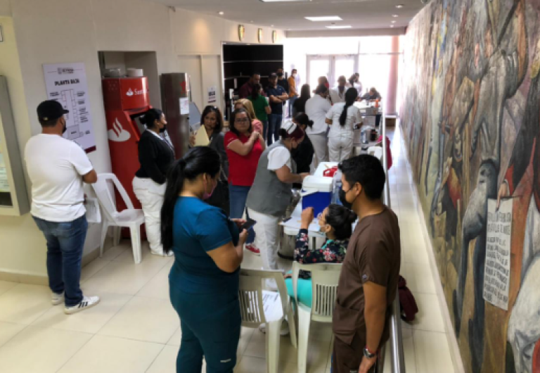 Aplican vacuna contra la influenza a empleados municipales 