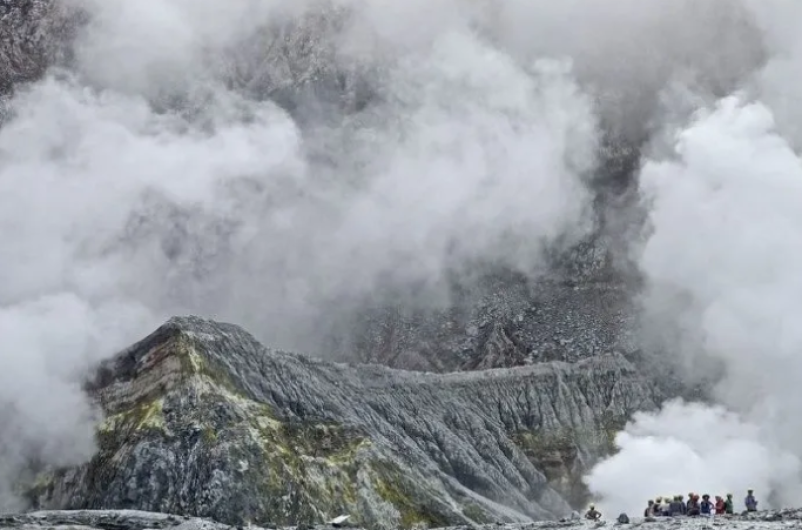 Cinco turistas muertos tras la erupción de un volcán en Nueva Zelanda