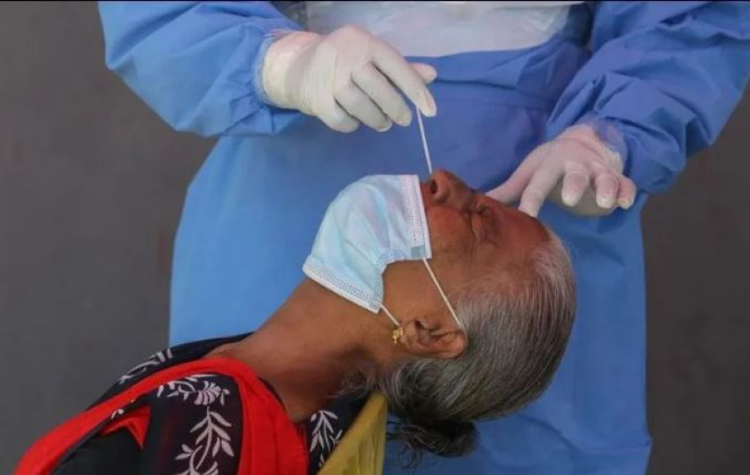 Promedia EU 100 mil casos diarios de COVID-19 