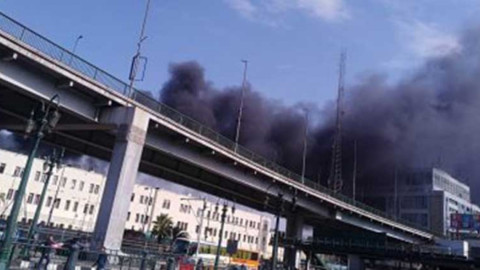 Al menos 20 muertos por un incendio en una estación de tren en Cairo