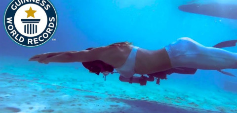 Logra récord a mayor distancia de buceo con un aliento