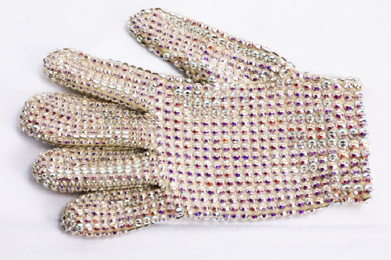 Subastarán desde el guante de Micheal Jackson, hasta los medicamentos de Carrie Fisher