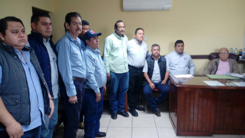 Transportistas exigen a cinco empresas el pago de sus servicios