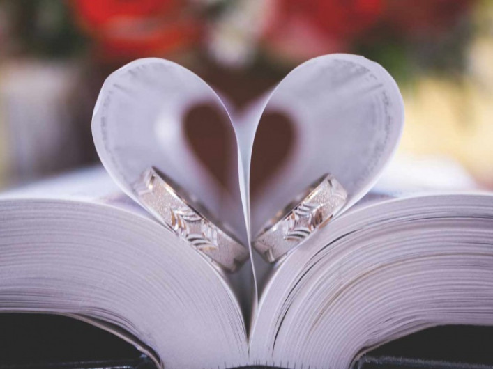  ¡No más infieles! Crean anillos de bodas con GPS